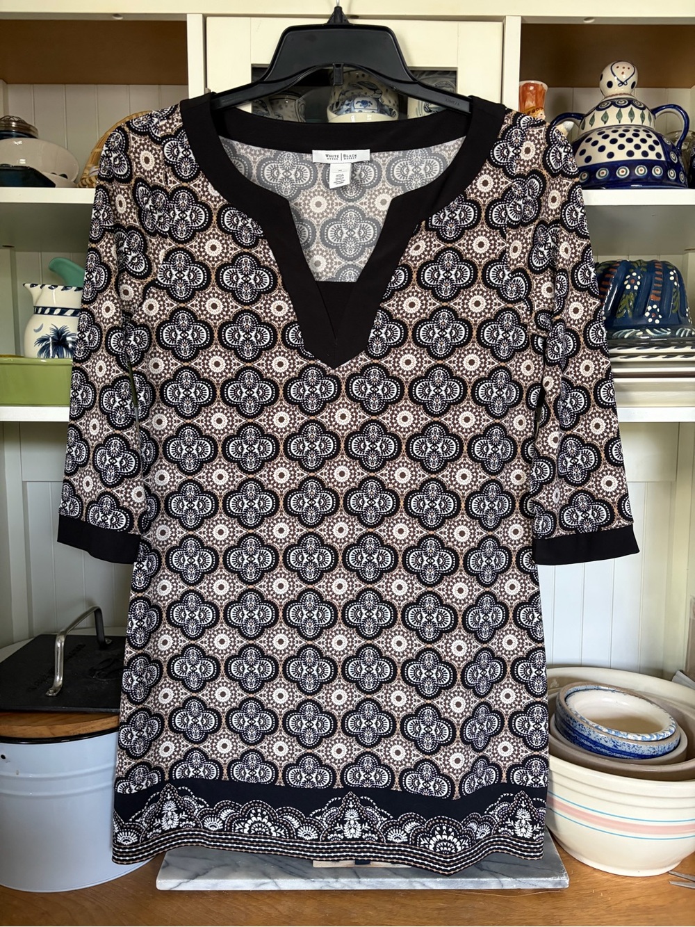 White House Black Market Mini Dress Sz M Black, Tan and White Geometric V-Neck
